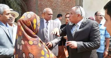 صور.. سكان البحر بالداخلة يشكون وقف إجراءات بحث الملكية.. والمحافظ يتدخل