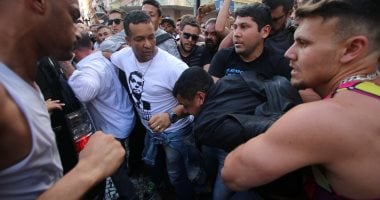 صور..طعن مرشح يمينى للانتخابات الرئاسية فى البرازيل..واعتقال منفذ الحادث
