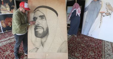 شاهد.. لوحة للشيخ زايد من المسامير المذهبة والخيوط فى مهرجان الألعاب البدوية