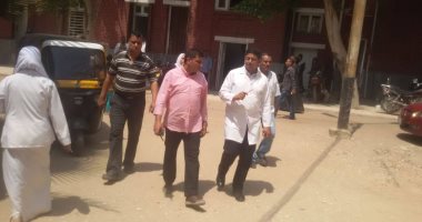 صور.. رئيس مركز البدارى بأسيوط يتفقد المستشفى والوحدات الصحية والأسواق