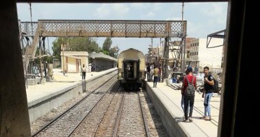 انفصال العربة الأخيرة بقطار طنطا - المنصورة بمحطة محلة روح فى الغربية 
