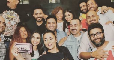 "الناجح يرفع إيده".. راندا البحيرى تحتفل مع تامر حسنى وأبو حفيظة بفيلم البدلة