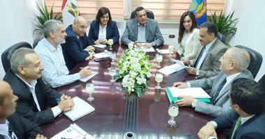 صور.. محافظ البحيرة: مراجعة تشكيل لجان معاينة الأراضى الاستثمارية بوادى النطرون