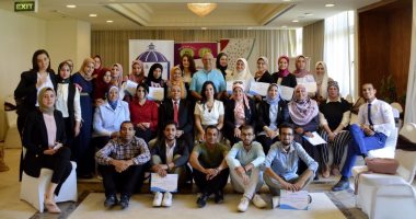 صور.. درع جامعة القاهرة لجامعة المنيا بمؤتمر "مناهضة التحرش والعنف ضد المرأة"
