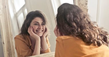 ليه الست لما بتفركش بتحلو؟.. واستشارى نفسى يرد: التحدى والاهتمام كلمة السر