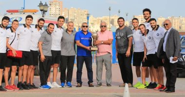 فرج عامر يستقبل أبطال اليد الحاصلين على بطولة الشارقة