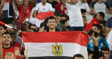 صور.. توافد الجماهير على ملعب برج العرب لحضور مباراة منتخبى مصر والنيجر