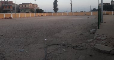 صور.. ملعب مركز شباب أبو حمر يعانى الإهمال وتجاهل المسئولين بالغربية‎