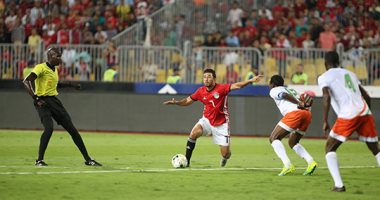 شاهد.. تريزيجيه يرفض هدية محمد صلاح أمام مرمى النيجر 