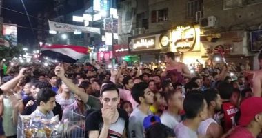  شاهد أفراح الجماهير بمدينة دمنهور بعد فوز منتخب مصر علي النيجر