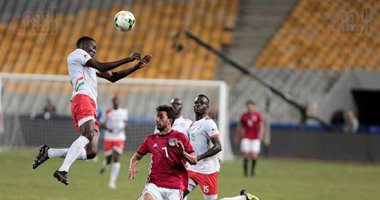 فيديو.. الشناوى يتصدى لركلة جزاء أمام منتخب النيجر