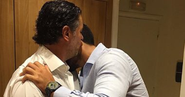 فيديو.. راغب علامة وأسرته يغنون "اللى باعنا خسر دلعنا" فى السيارة