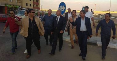 نائب محافظ القاهرة يتفقد مدينة الواحة ويعد ساكنيها بجل مشكلة التيار الكهربائى