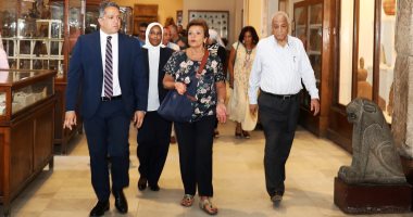 وزير الآثار يعاين قاعات المتحف المصرى تمهيدا لوضع سيناريو العرض الجديد .. صور