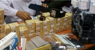 مطار القاهره يحبط محاولة تهريب 36 ساعة يد مزودة بكاميرا