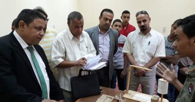 وكيل تعليم الوادى الجديد يتفقد ركن المخترع الصغير بالمركز الاستكشافى بالخارجة 