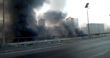 الدفع بـ 12 سيارة إطفاء لمحاولة إخماد حريق مخزن المريوطية  