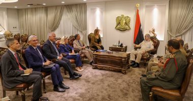 حفتر يبحث مع وزير خارجية إيطاليا تنظيم الانتخابات والتعاون فى مكافحة الإرهاب