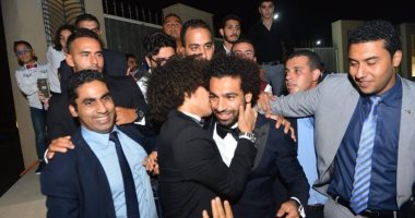 فيديو.. سعد سمير ووليد أزارو يرقصان فى فرح حسين السيد