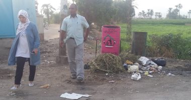 صور.. صناديق قمامة ملونة لدعم منظومة النظافة فى أحياء نقادة بقنا