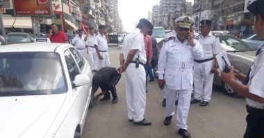 زحام مرورى فى ميدان الدويقة اتجاه مدينة نصر إثر تصادم سيارتين