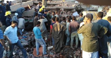 صور.. مصرع 3 أشخاص وإصابة 7 فى حادث انهيار منزل بمركز منفلوط