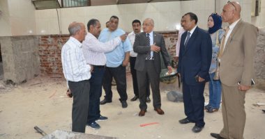 رئيس جامعة أسيوط يتفقد وحدات دار الضيافة وصالات الامتحانات لتطويرها