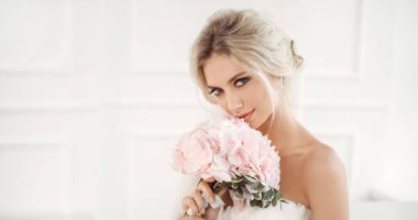 الشبكة راحت عليها والورد مسيطر.. موضة إكسسوارات العروسة 2018