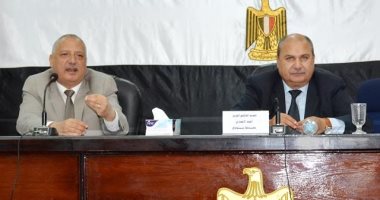 سكرتير محافظة سوهاج يناقش سبل تفعيل العمل بوحدة البناء المخالف