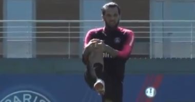 دانى ألفيس يعود لتدريبات سان جيرمان بعد التعافي من الرباط الصليبى