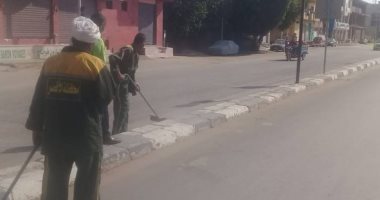 صور..حملة نظافة بطريق الجولى فيل بالأقصر والمحافظ يتفقد شارع خالد بن الوليد