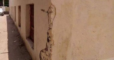قارىء يشكو من ظهور تشققات فى مبنى مدرسة بالمنوفية قبل بدء العام الدراسى