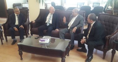 صور... جامعة الزقازيق تكرم رئيس جامعة الأزهر  