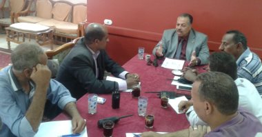 صور.. السكرتير المساعد لمحافظة أسيوط يتابع تطوير القطاعات الخدمية بمنفلوط