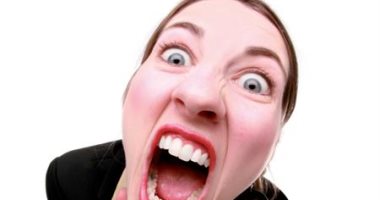 للرجل.. كيف تتعامل مع التغيرات النفسية خلال فترة الدورة الشهرية لزوجتك؟