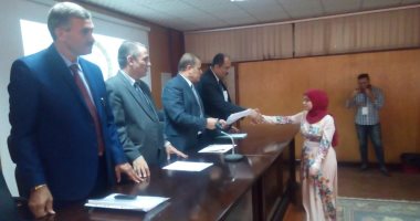 "علوم الزقازيق" تكرم المتميزين والعامل والموظف المثالى