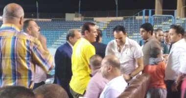 مرتضى منصور وعبد الحميد بسيونى فى مقصورة الزمالك والطلائع