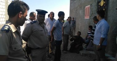 صور.. النيابة العامة تصطحب المتهمين لتمثيل جريمة قتل وحرق قهوجى بالدلنجات