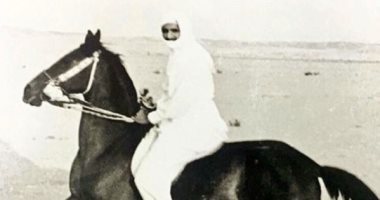 شاهد.. الملك سلمان يمارس رياضة ركوب الخيل فى شبابه