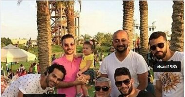 شاهد.. نجوم من مختلف أجيال الأهلى فى صورة واحدة مع عبد الله السعيد