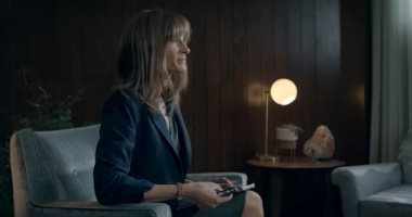 شاهد.. تريلر مسلسل جوليا روبرتس الجديد Homecoming