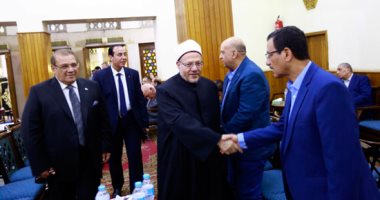 هيكل وأبو زيد ورجاء الجداوي يشاركون بعزاء شقيقة حسن راتب بحضور شخصيات عامة 