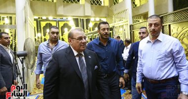وزير التموين والفنان هاني رمزى وصحفيون فى عزاء شقيقة حسن راتب