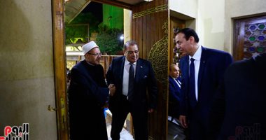 مفتى الجمهورية يشارك فى عزاء شقيقة حسن راتب بمسجد الحامدية الشاذلية