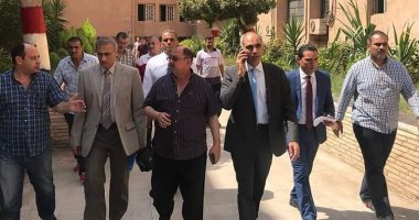 اللجنة الإشرافية على استعدادات كليات جامعة بنها تتفقد كلية التجارة
