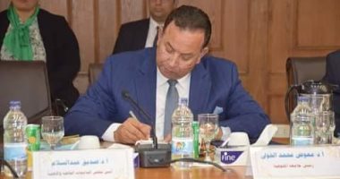 رئيس جامعة المنوفية :نشارك فى أسبوع شباب الجامعات بالسويس لتفعيل دور الأنشطة الطلابية