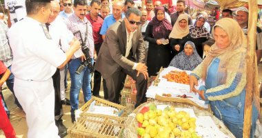 فيديو وصور.. مدير أمن الإسماعيلية يشرف على نقل 2000 بائع جائل لسوق السبت