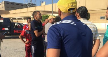 شاهد..الأمن يحاصر غزل المحلة وإضراب المدربين اعتراضا علي رحيل صابر عيد