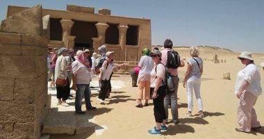 صور.. وفد ألمانى يزور منطقة "تونا الجبل" الأثرية بالمنيا