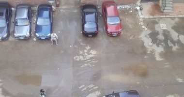 قارئ يشكو من إهدار مياه الشرب بالهرم ورشها فى الشوارع
